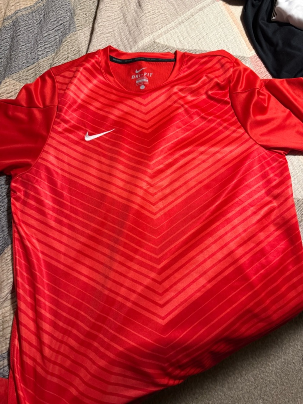 Nike Men’s Red Dri-FIT Performance Jersey Shirt size large